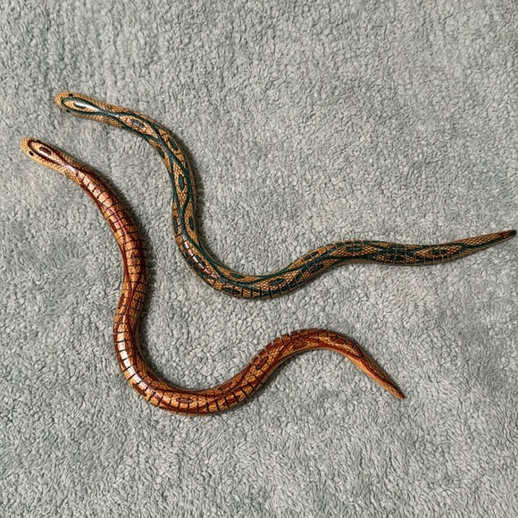 Wooden snakes - Picture 1 of 4